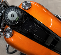 Couverture de console de tableau de bord en ABS noir brillant avec bande en caoutchouc pour Harley Softail Fat Boy Deluxe 2011 à 2017
