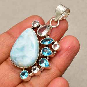 Pendentif en pierre précieuse Larimar Bijoux bleus en argent 925 plaqué Cadeau de fiançailles parfait pour la mère - Product Image 1