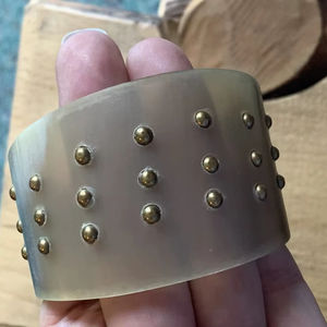 Brazalete de Cuerno de Búfalo, Artesanía Natural, Moderno, de Alta Calidad, Pulido Natural, Ecológico, Duradero, para Uso Diario - Product Image 1