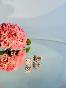 Boucles d'oreilles élégantes en or rose 14K à carreaux carrés avec diamant naturel H I rond taille brillant SI3 I1 fournisseur en gros - Product Image 3