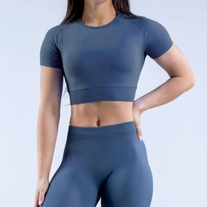 Costume pour femme à rayures décontractées meilleures chemises à manches longues avec poches à boutonnage simple pantalon short taille haute ensembles pour femmes vêtements de plage pour dames - Product Image 2