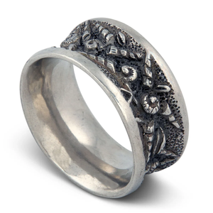 Rond de serviette rond en métal de conception en laiton de forme ronde en argent fini antique pour des accents de décor d'hôtel/utilisation décor de café - Product Image 1