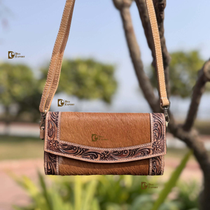 Pochette sculptée à la main, vente chaude, élégante pour femmes, en cuir de vache, avec poils, portefeuille élégant, pochette imperméable, nouveau design, multi-usages - Product Image 1