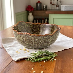 Bol de service en grès avec glaçure rustique, vaisselle de cuisine fonctionnelle, idéal pour les repas à la maison, les salades et les collations, provenant d'Inde - Product Image 1