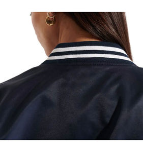 Veste universitaire pour femmes Veste de baseball courte à manches longues Épaule tombante Vestes universitaires Letterman personnalisées - Product Image 5