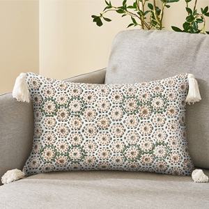 Nouveauté 2024 Coussins décoratifs de créateur 100% faits main, motifs floraux et géométriques brodés, Housses de coussin modernes pour la maison - Product Image 2