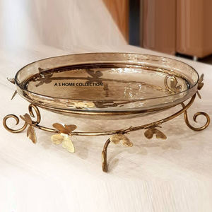 Bol à fruits décoratif en aluminium moulé avec un papillon doré attaché, pour un usage domestique - Product Image 1