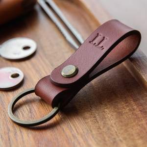 Porte-clés vintage en cuir italien fait main de qualité supérieure, forme ovale durable, porte-clés gravé avec des initiales, cadeau promotionnel personnalisé - Product Image 1