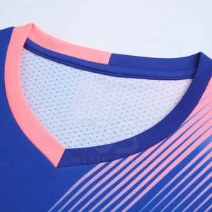 Uniformes de football de conception rétro de service OEM maillots d'équipe de club à bas prix avec de nouvelles caractéristiques d'entraînement - Product Image 3