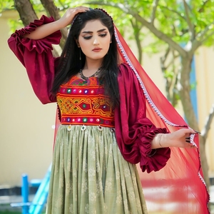 Vestidos afganos más vendidos de nuevo diseñador para mujer en seda y terciopelo 2502 - Product Image 1