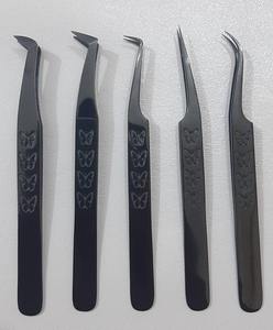 Pinzas de extensión de pestañas con diseño de mariposa de acero inoxidable de la mejor calidad, punta de fibra, juego de 5 uds. Recubierto de plasma negro embalado en caja - Product Image 3
