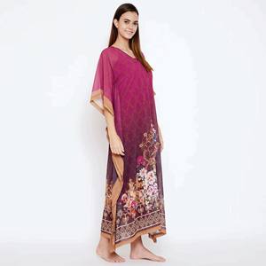 Poliéster Georgette V-Neckline con detalle de ribete con mangas cortas extendidas Ombre Floral Georgette Kaftan con deslizamiento - Product Image 3