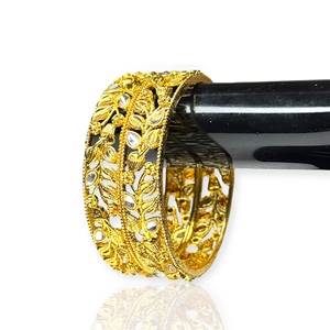 Bracelets en or plaqué avec motif de feuille, élégants pour les mariages et les occasions festives, bijoux d'imitation haut de gamme à prix de gros - Product Image 2