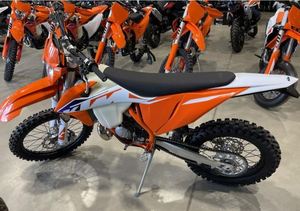 VENTA DE LIQUIDACIÓN 2023 K-TM 150 XC-W NUEVA, MOTOCICLETA USADA - SE VENDE A PRECIO DE COSTO! !! CON 1 AÑO DE GARANTÍA Y ENVÍO RÁPIDO - Product Image 2