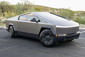 Tesla Cybertruck Foundation Series 2024, 600 hp, Motor Dual, Tracción en las Cuatro Ruedas, Capacidad de Conducción Autónoma Completa, Acabado Exterior Satinado - Product Image 6