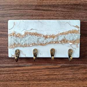 Porte-clés en bois LED personnalisable avec un design écologique pour la décoration de la maison/du bureau - Mariage, anniversaire et rentrée scolaire - Product Image 1