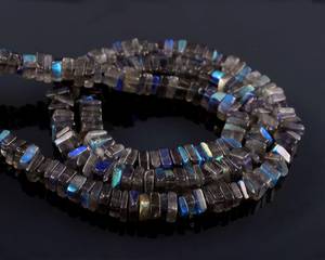 Perles carrées Heishi Labradorite Flashy bleu naturel pour la fabrication de bijoux Fabricant de perles de pierres précieuses Labradorite 4-6mm d'Inde - Product Image 3
