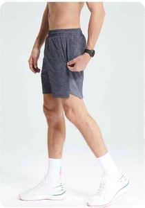 Bermudas décontracté à cinq paires pour hommes, en toile à séchage rapide, à taille élastique, à motif solide pour le fitness, la course à pied et l'extérieur. - Product Image 4