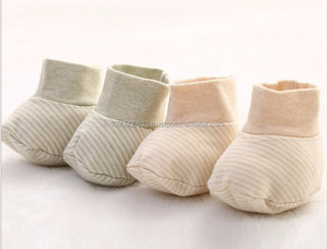 Vente en gros de chaussons pour nouveaux-nés certifiés CPSC avec logo d'entreprise chaussons pour bébés chaussons en coton chaussons pour nouveaux-nés - Product Image 2