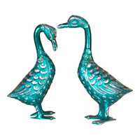 Figurine décorative de luxe en aluminium en forme de couple de cygnes pour la maison, le bureau, le salon, la table centrale, l'accent d'intérieur, cadeau