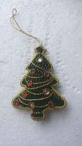 Ornements de noël sur le thème de l'arbre de noël brodés à la main idéaux pour la décoration de noël stoes pour la revente - Product Image 4