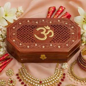 Boîte à bijoux en bois dur naturel sculptée à la main avec motifs floraux, design personnalisable pour une durabilité longue durée, pour bagues et bijoux - Product Image 3