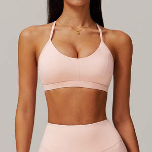 Soutien-gorge de sport pour femme fabriqué avec un tissu extensible respirant offrant un confort de soutien à séchage rapide et un design actif élégant - Product Image 1
