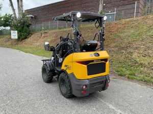 Envío Gratis: Cargadora de Ruedas Compacta MCL2, Diésel de 25 HP, Peso Operativo de 1.74 T, Carga de Volteo de 1.16 T y Cucharón de 0.43 m³ - Product Image 4
