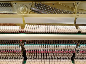 Piano Vertical Yamaha U100 de 88 Teclas con Teclado Contrapesado de Madera Sólida, Estilo Clásico, Montaje en Suelo, Instrumento Profesional U1 U2 - Product Image 5