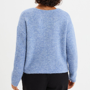 Suéter de Mujer Acogedor de Punto Acanalado con Mangas Largas, Diseño Invernal para Comodidad y Calidez, Logotipo Frontal, Moda Urbana Atemporal - Product Image 3