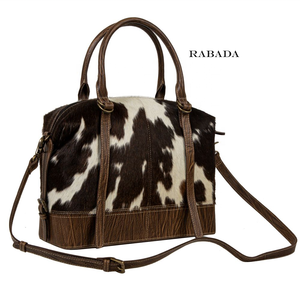 Sac polochon en cuir de vachette cheveux noirs et blancs sur sac de voyage en cuir Weekender Western Overnight Bag - Product Image 2