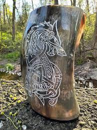 Tasse à Corne de Vin Design Viking de Haute Qualité avec Logo Unique Tasse à Boire en Corne de Buffle Sculptée pour l'Exportation Article Décoratif en Inde - Product Image 3