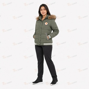 Chaqueta Acolchada Verde Oliva para Mujer con Capucha de Piel Desmontable, Logotipo Aplicado, para Invierno - Product Image 2