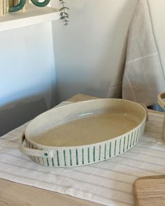 Plateau de service élégant en céramique fabriqué à la main idéal pour les repas de famille de Diwali avec des plats et des bonbons indiens traditionnels - Product Image 5