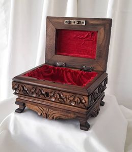 Caja de regalo hecha a mano de madera de diseño rústico, artesanías pulidas y almacenamiento de cosméticos de joyería para decoración navideña - Product Image 4