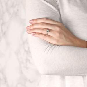 Bague de fiançailles solitaire Moissanite coupe princesse en or jaune ou ensemble de broches en argent sterling 925 pour les occasions de mariage des femmes - Product Image 4