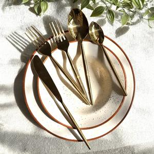 Ensemble de couverts élégants plaqués or, cinq pièces, fourchette et cuillère en acier inoxydable, couteau parfait pour les dîners élégants et les hôtels - Product Image 5