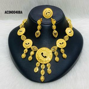 Coffret avec chaîne courte en laiton plaqué or motif floral Style classique pour mariage fête anniversaire cadeau en ligne - Product Image 1