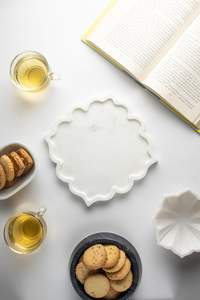 Plateau à fruits en marbre rond fait main de luxe moderne, plateaux de service décoratifs pour la présentation de chocolat et de fruits - Product Image 6