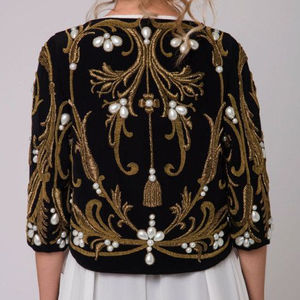 Veste élégante en soie et lin avec broderie lourde Belles perles de cristal et pierre de verre Resham Work 2023 Party Wear - Product Image 1