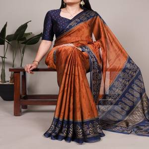 Sari de Seda Rangoli VASTRA COTTAGE, Textura Clásica de Seda, Bordes Estampados, Sari con Blusa Sin Coser, Ropa Étnica Elegante - Product Image 4