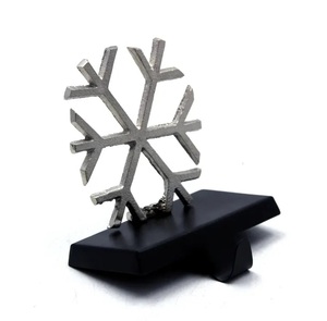 Support de bas de renne coulé en aluminium direct d'usine-Cintre de manteau de vacances durable-Cintre de manteau fini en nickel - Product Image 2