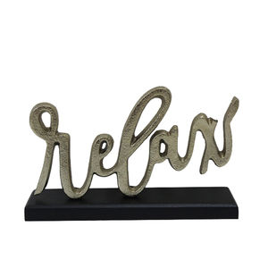 Sculpture de famille décorative en aluminium avec base rectangulaire en bois laiton brut couleur or pour table et décoration intérieure - Product Image 2