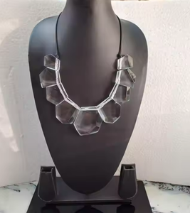 Collar de resina de doble tono hecho a mano con detalles de remolino de brillo, joyería de Ángel única para todos los eventos, fiestas, regalo perfecto - Product Image 4