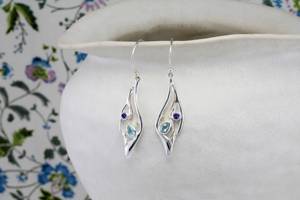 Pendientes de lirio, Pendientes de lirio de plata esterlina, Pendientes de flores, Joyería orgánica, Flor de cumpleaños de mayo, Pendientes botánicos - Product Image 3