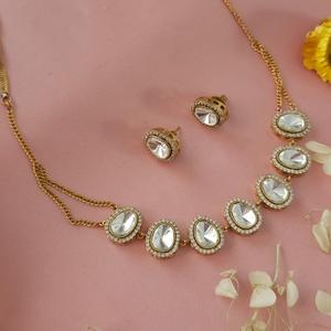 Elegante Juego de Collar y Aretes con Piedras Chapadas en Oro de la Mejor Calidad, Colección para Bodas para Mujer - Product Image 1