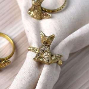 Servilleteros de latón de primera calidad con acabado pulido a mano que ofrecen un toque sofisticado a cualquier evento gastronómico temático - Product Image 1