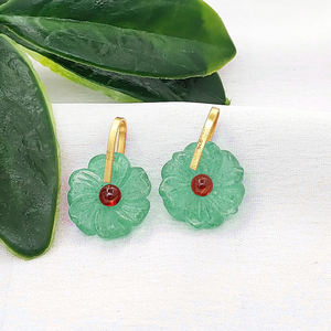 Pendentif en quartz vert fraise sculpté en forme de fleur, plaqué or, argent 925, breloques de fleurs avec pierre centrale de 3 mm, bijoux fins sculptés - Product Image 1