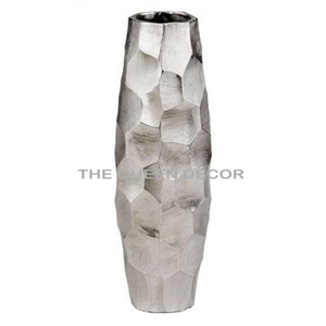 Florero decorativo de textura en relieve chapado en oro de forma redonda de Metal de aluminio de estilo nórdico acento contemporáneo para el hogar - Product Image 2