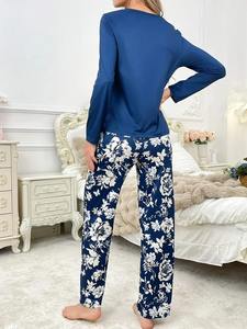 Conjunto de pijama de tela de fibra sedosa con estampado Digital de lujo para mujer, pantalones largos de manga larga transpirables para el verano - Product Image 4